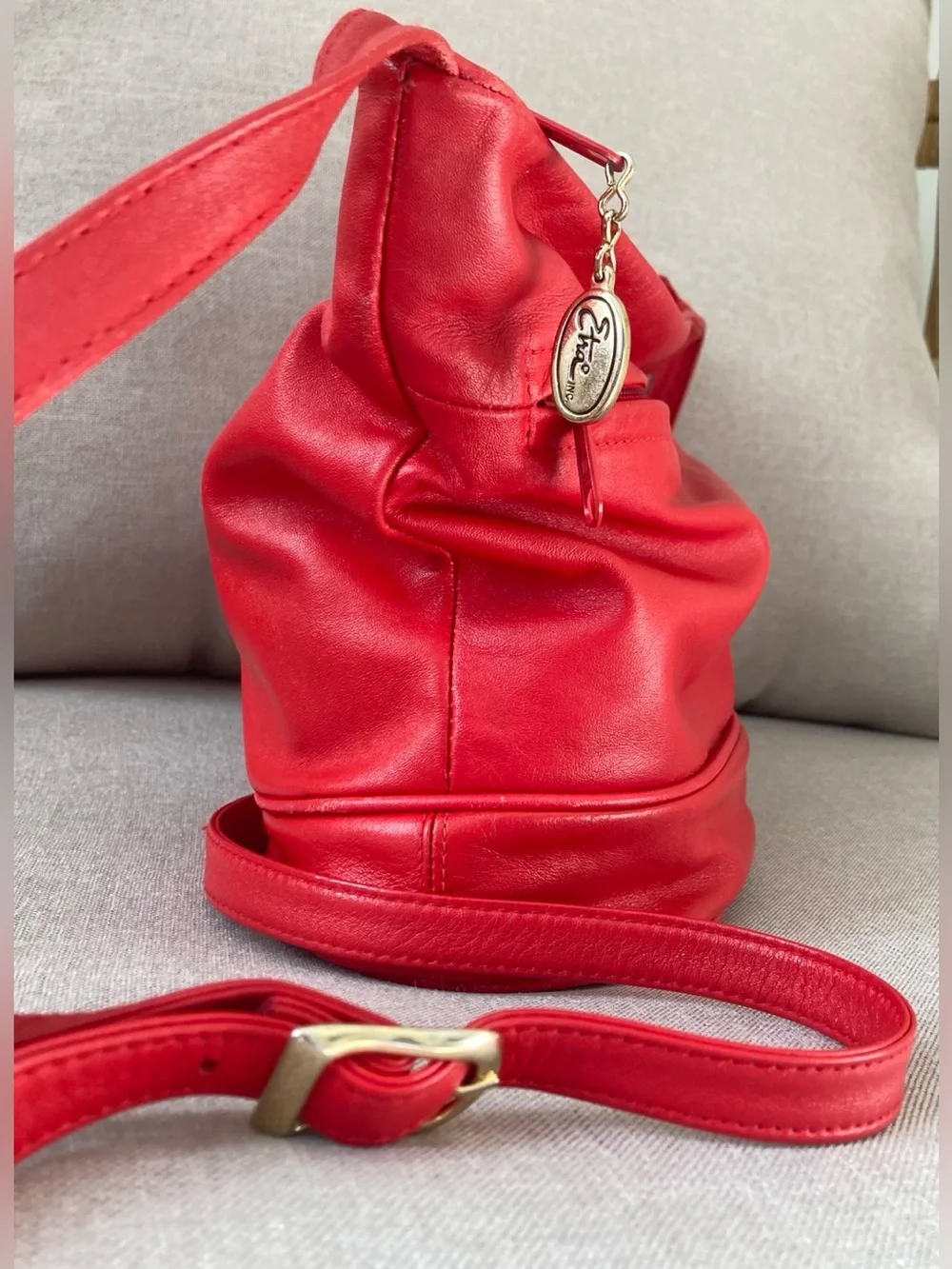Rare 1970s Etra Red Leather Bucket Bag Crossbody Vintage Purse